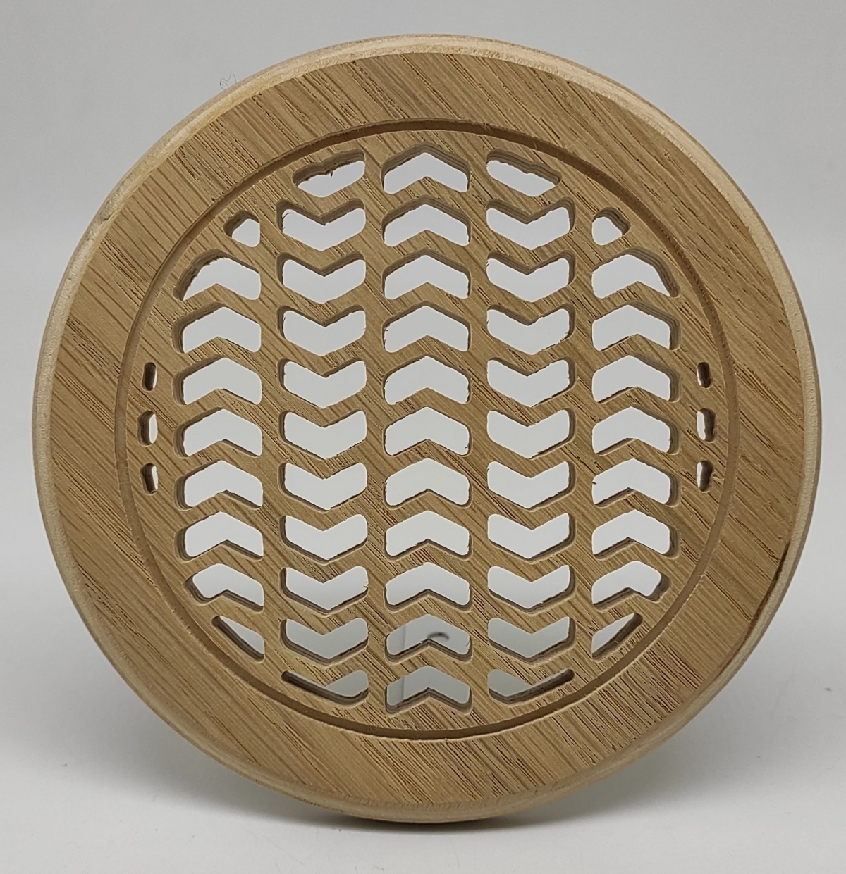 Решетка декоративная деревянная круглая на магнитах Пересвет К-34 d100мм